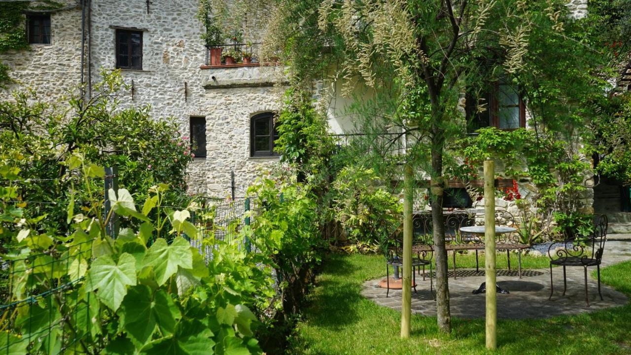 La Libellula Rossa Bed & Breakfast Erli Bagian luar foto